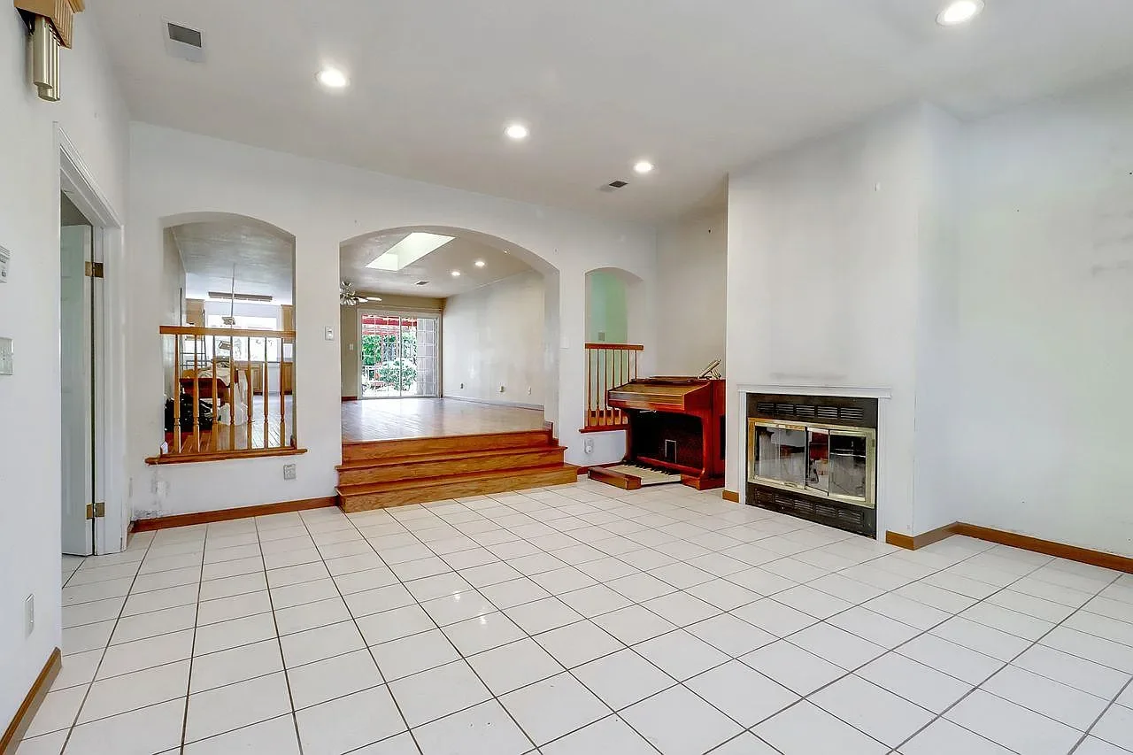 1223 Rose Ave 008.webp