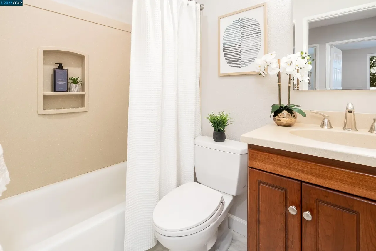 48 Longwood Ct 019.webp