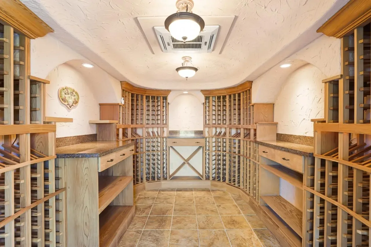 25075 Outlook Dr 032.webp