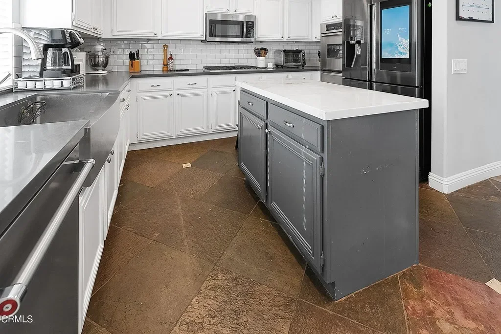 1628 Meadowglen Ct 008.webp