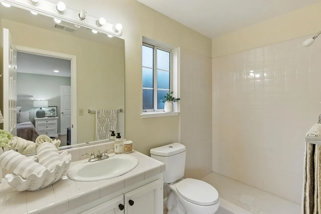 2188 Yorkshire Way 024.png