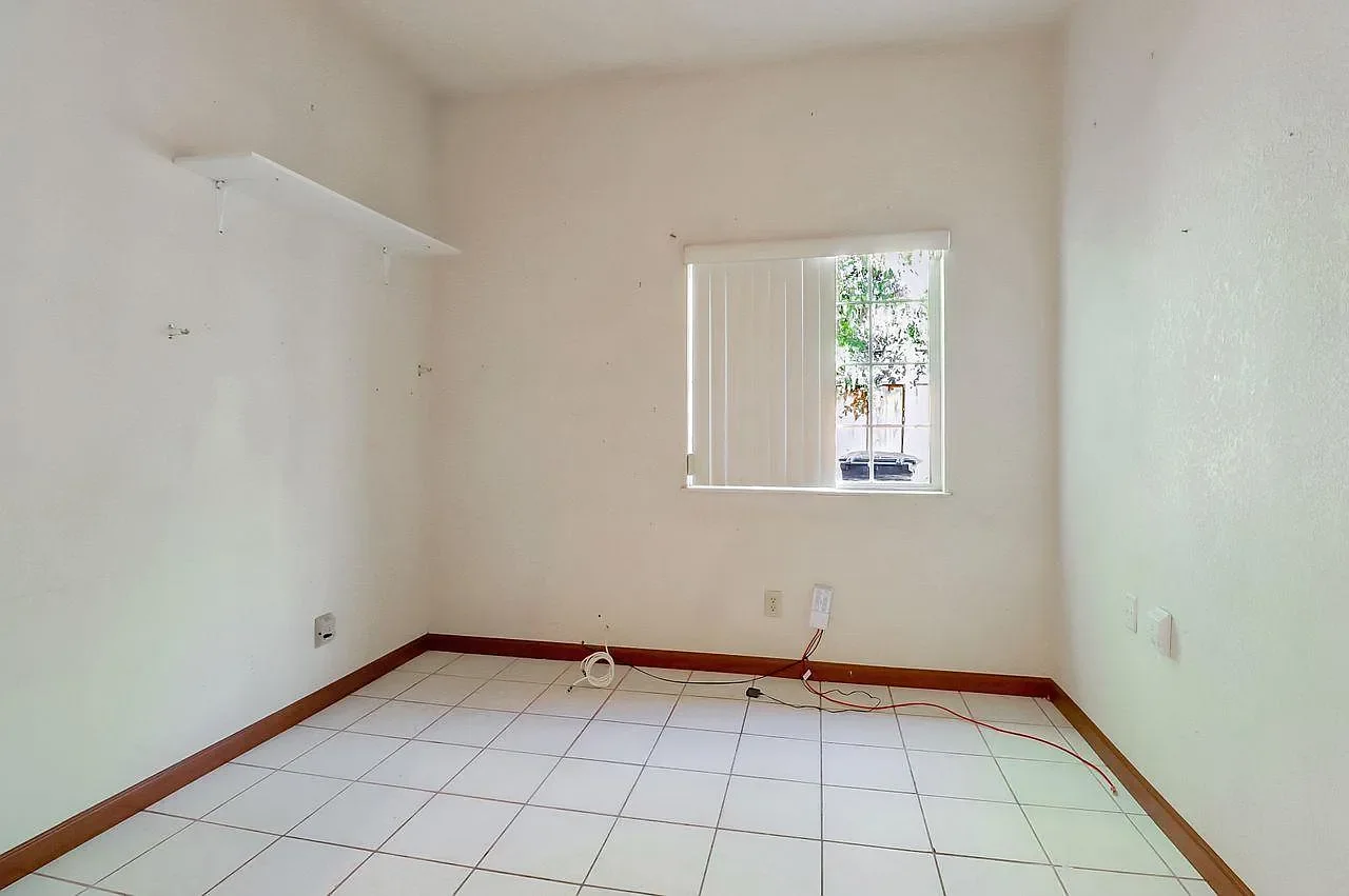 1223 Rose Ave 020.webp