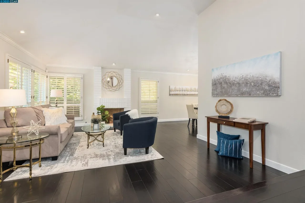 416 Saddlebrook Ln 005.webp