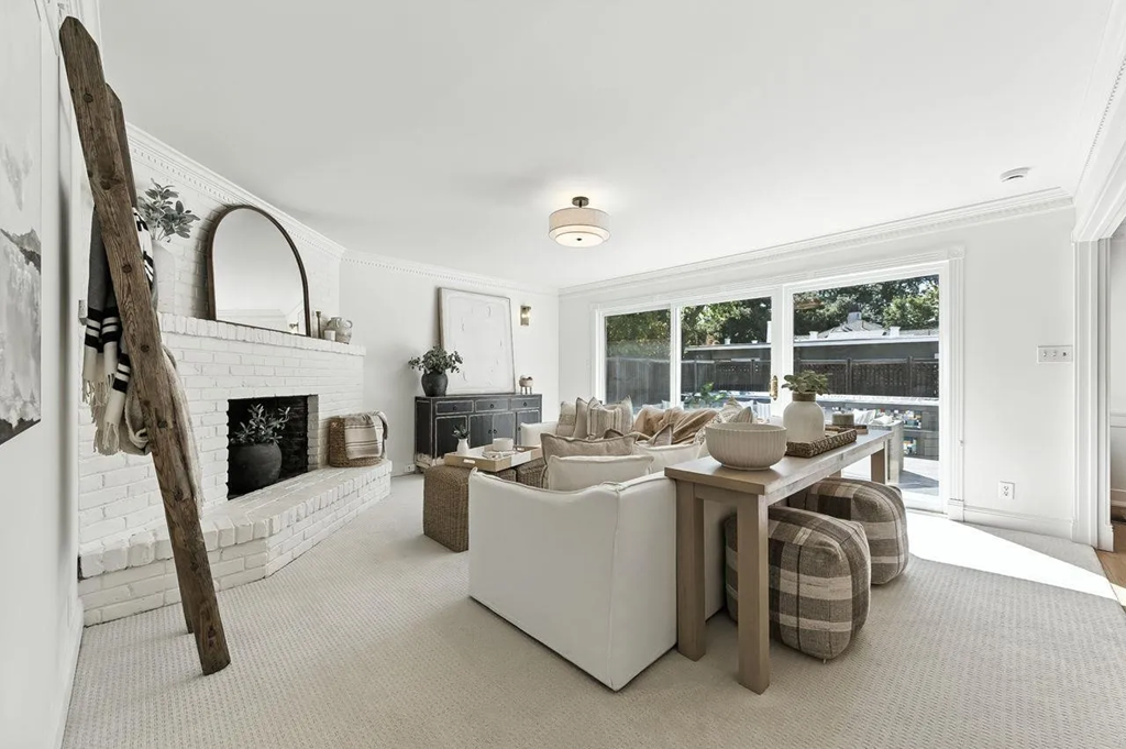 1422 W Selby Ln 015.png