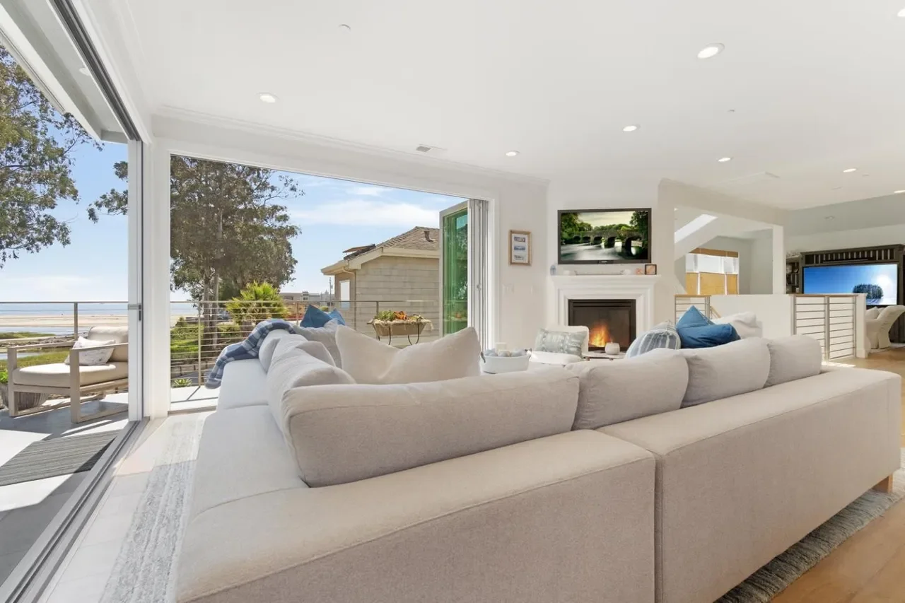 495 Coastview Dr 004.webp