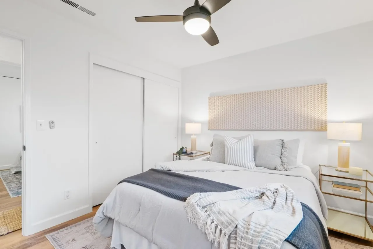 526 Harriet Ave 019.webp