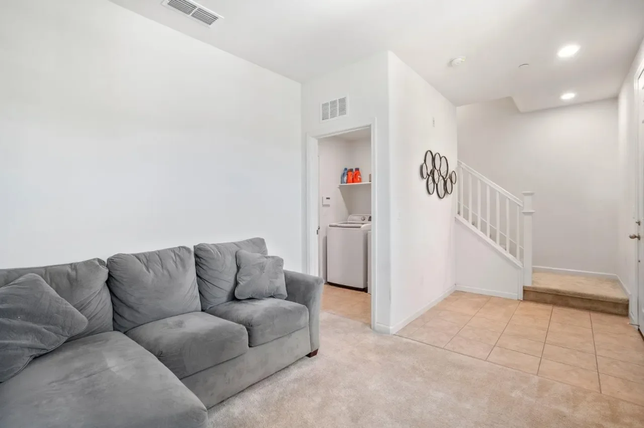 17982 Monterey St 006.webp