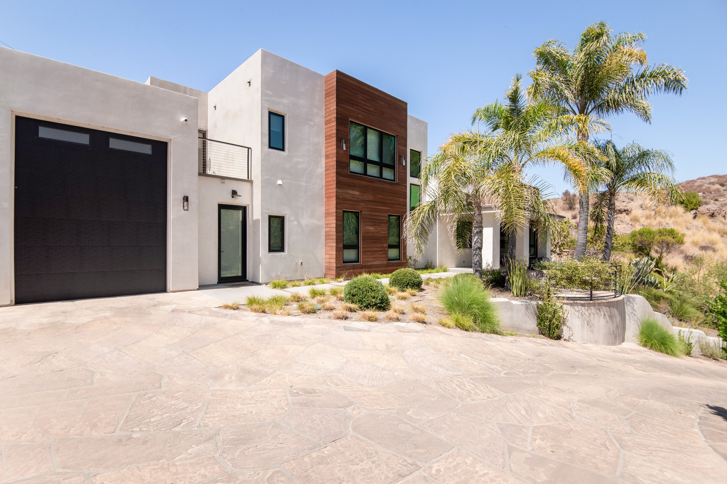 32069 Lobo Canyon Rd drive.jpg