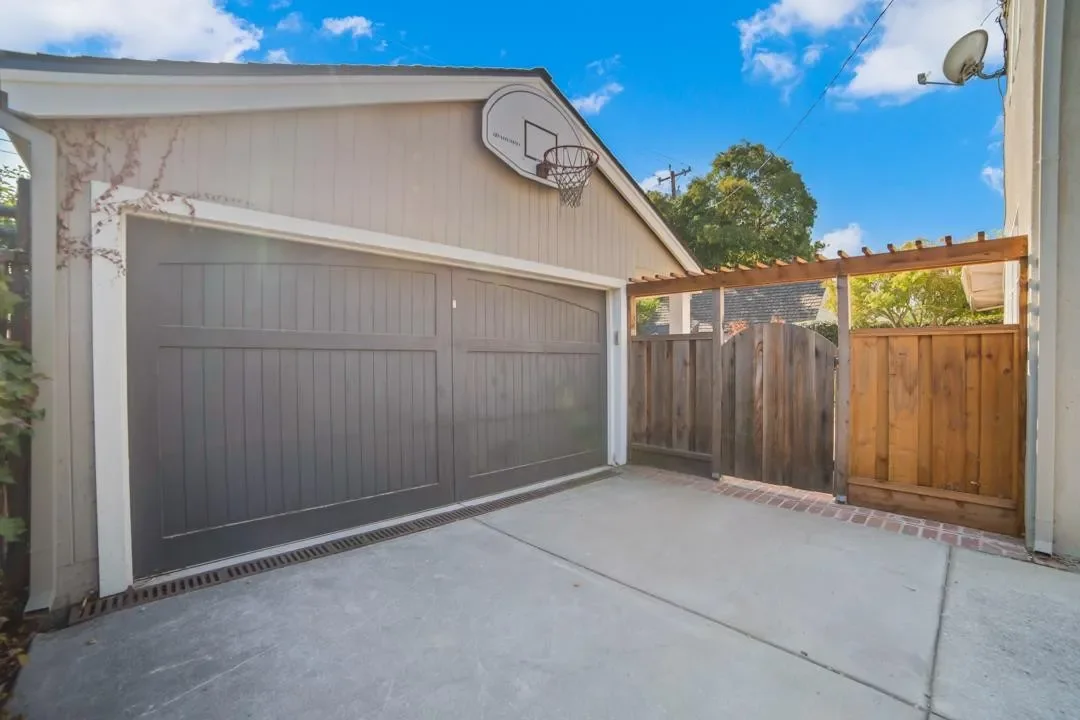 1842 University Ave 036.webp