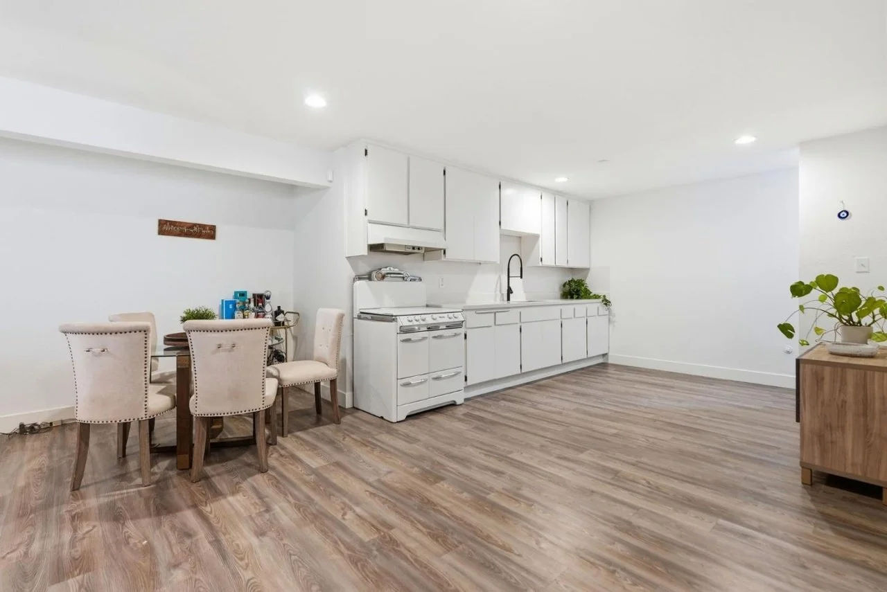 4206 Huntington St 029.jpg