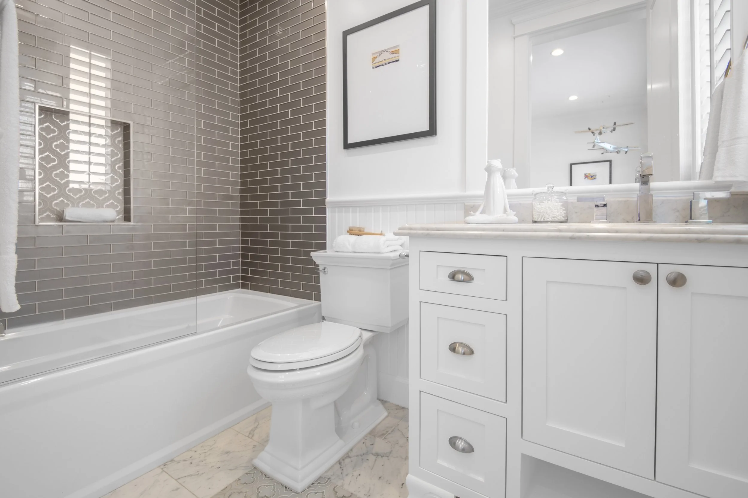 5111 Greenbush Ave bath 1.jpg