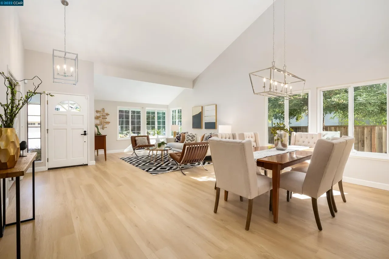 48 Longwood Ct 006.webp