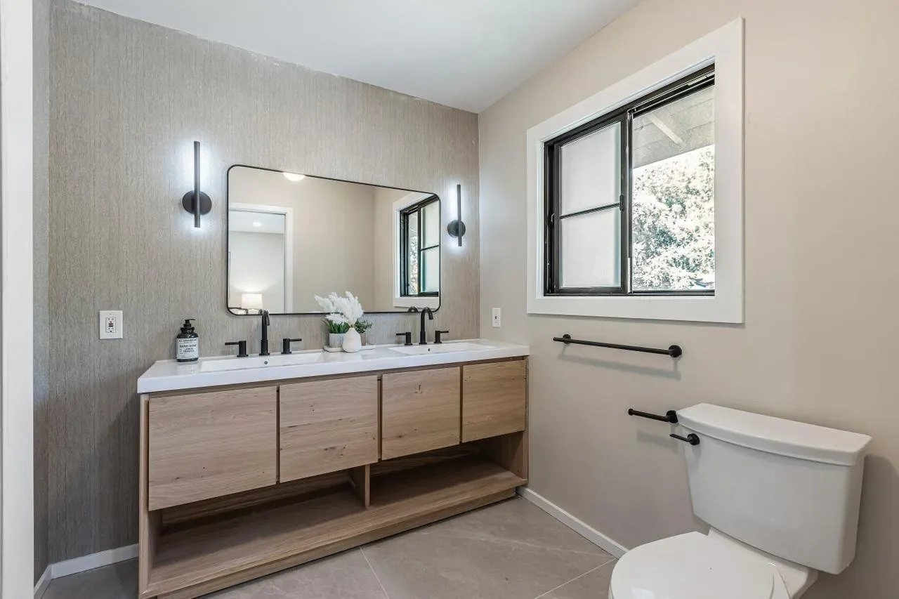 2556 Diericx Dr 037.webp