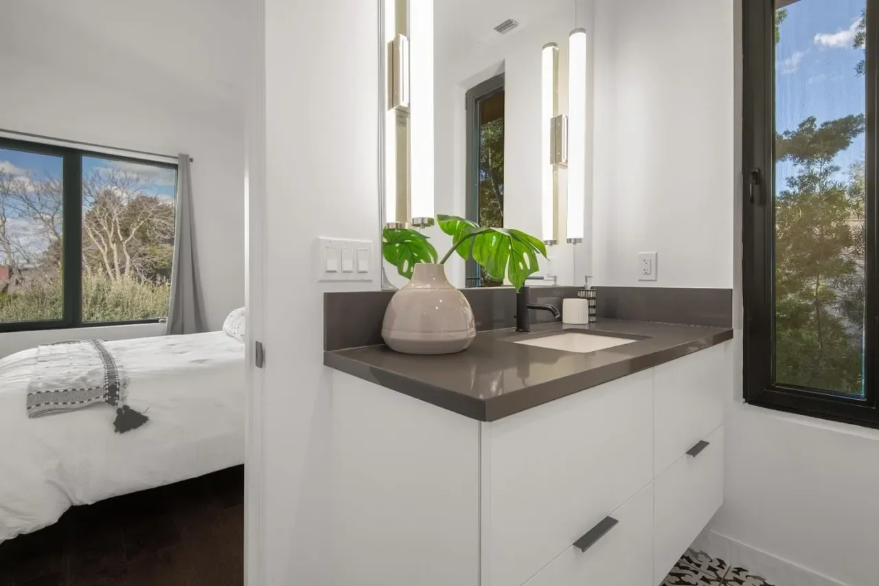 30 Roberts Rd 033.webp