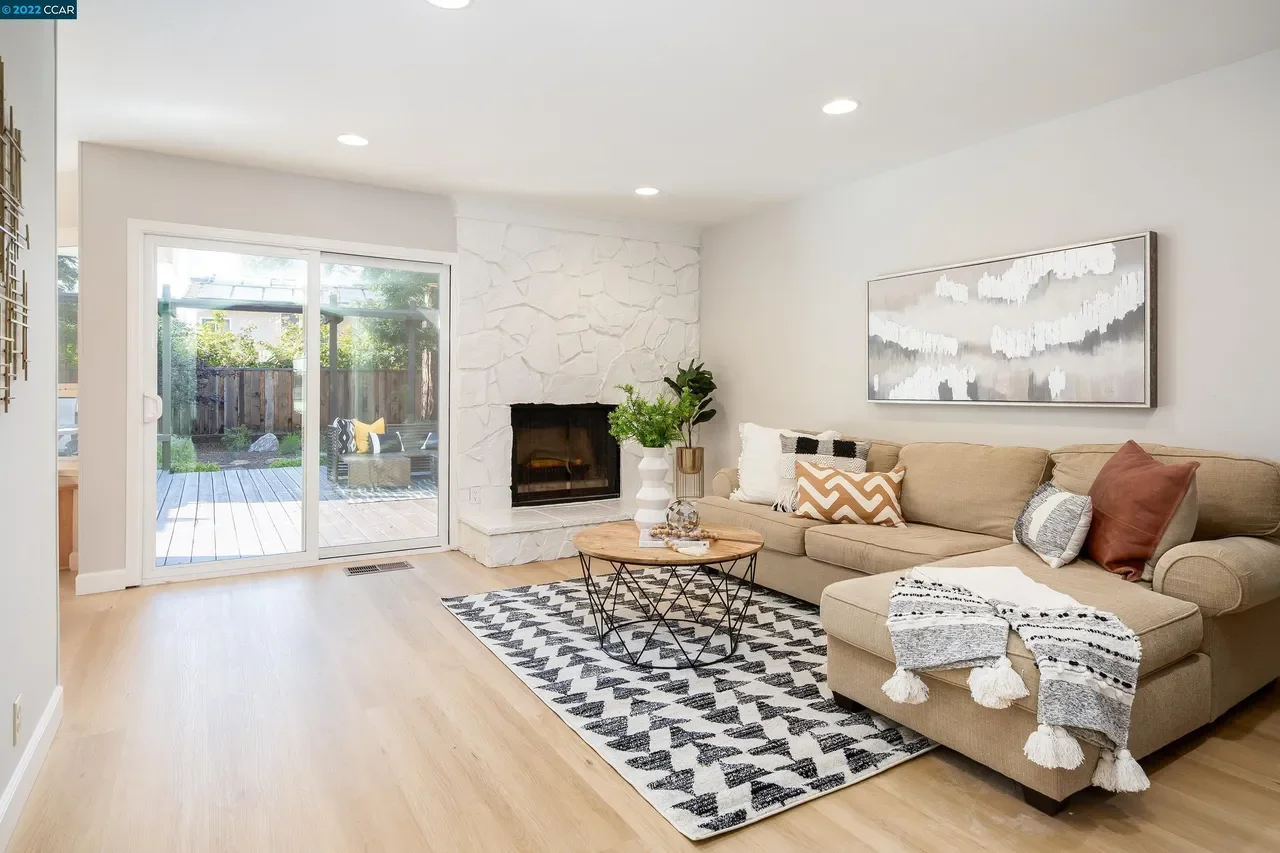 48 Longwood Ct 011.webp