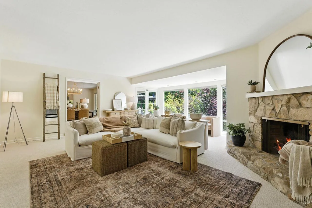 2040 Longden Cir 012.png