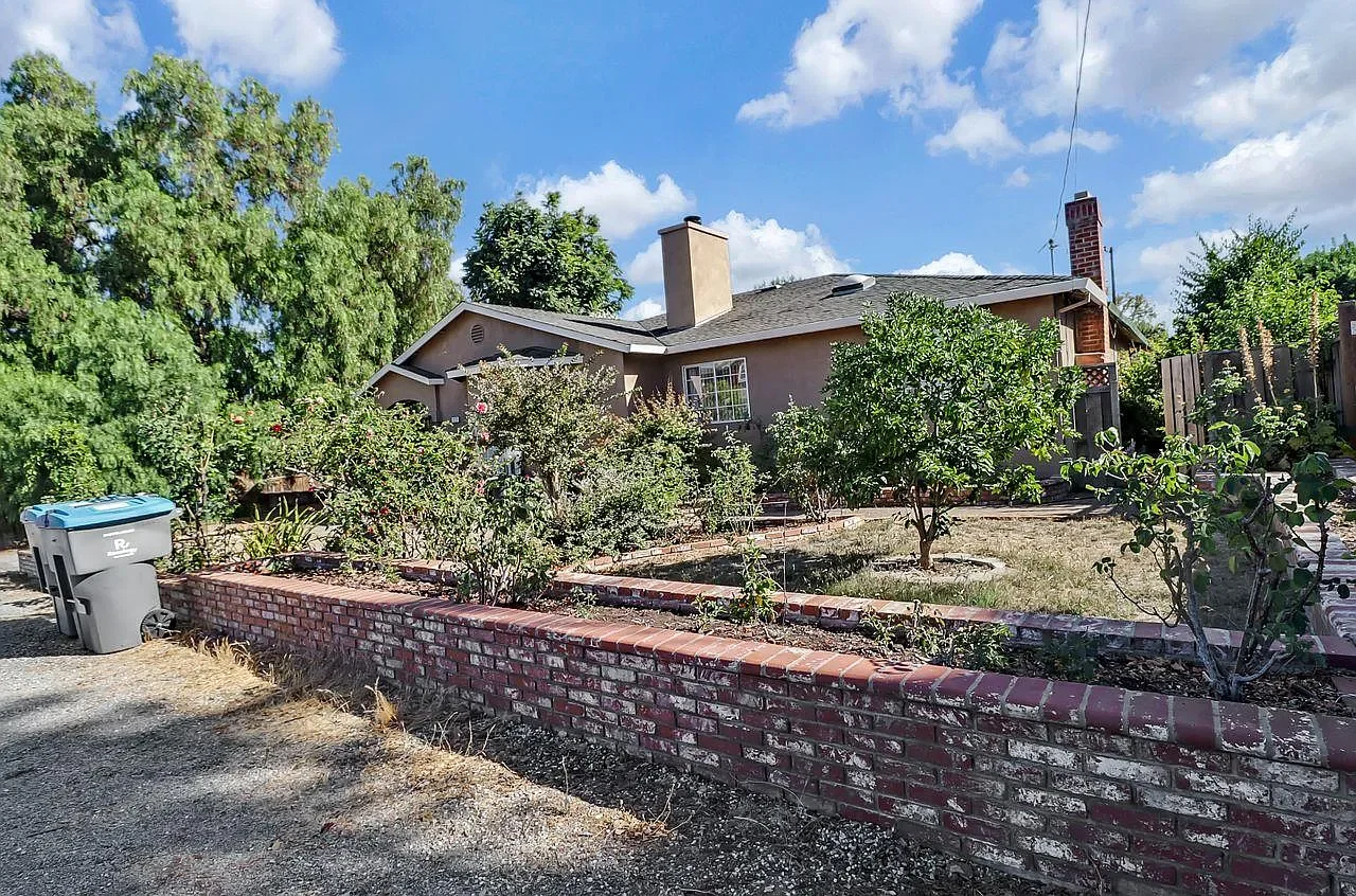 1223 Rose Ave 003.webp