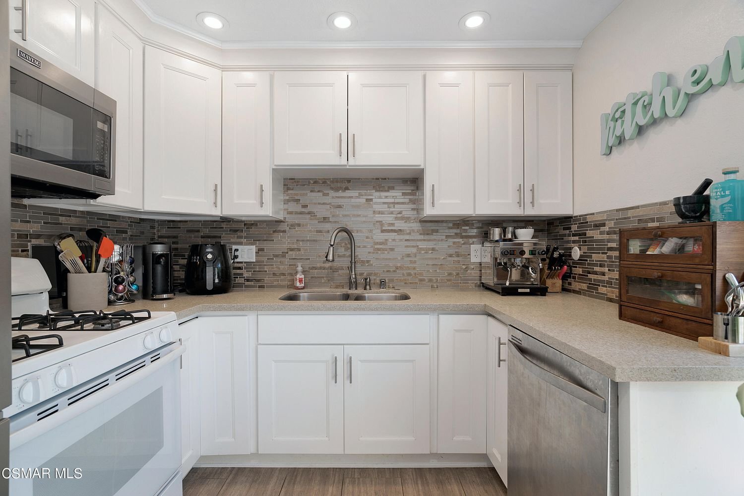 29603 Strawberry Hill Dr 008.jpg