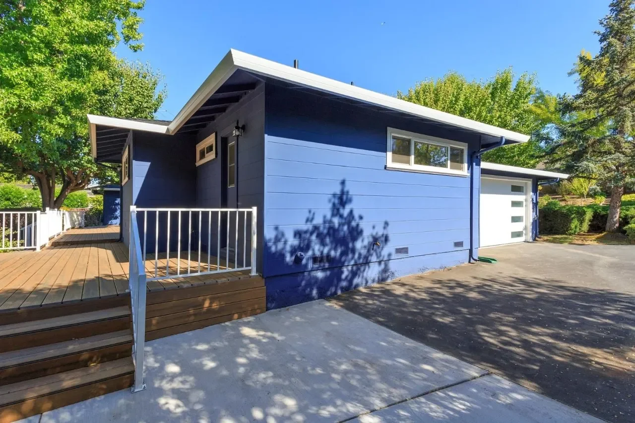 32 Campbell Ln 003.webp