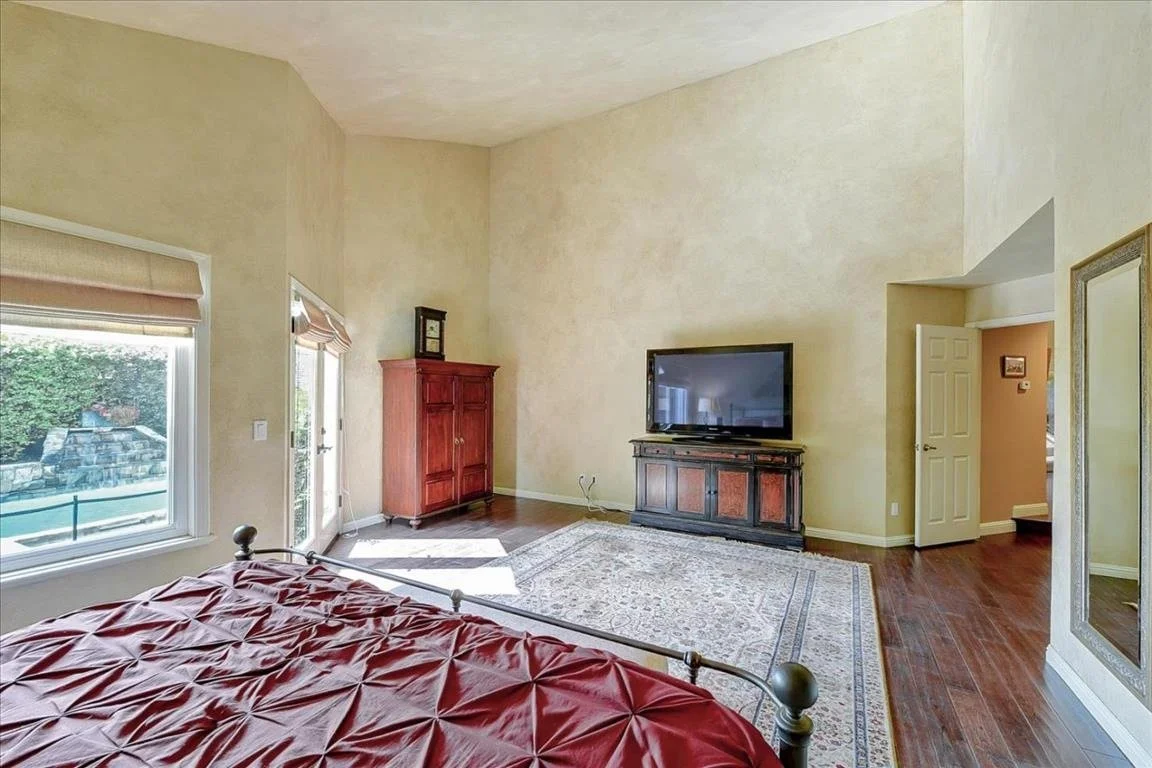 5970 Thorntree Dr 026.jpg