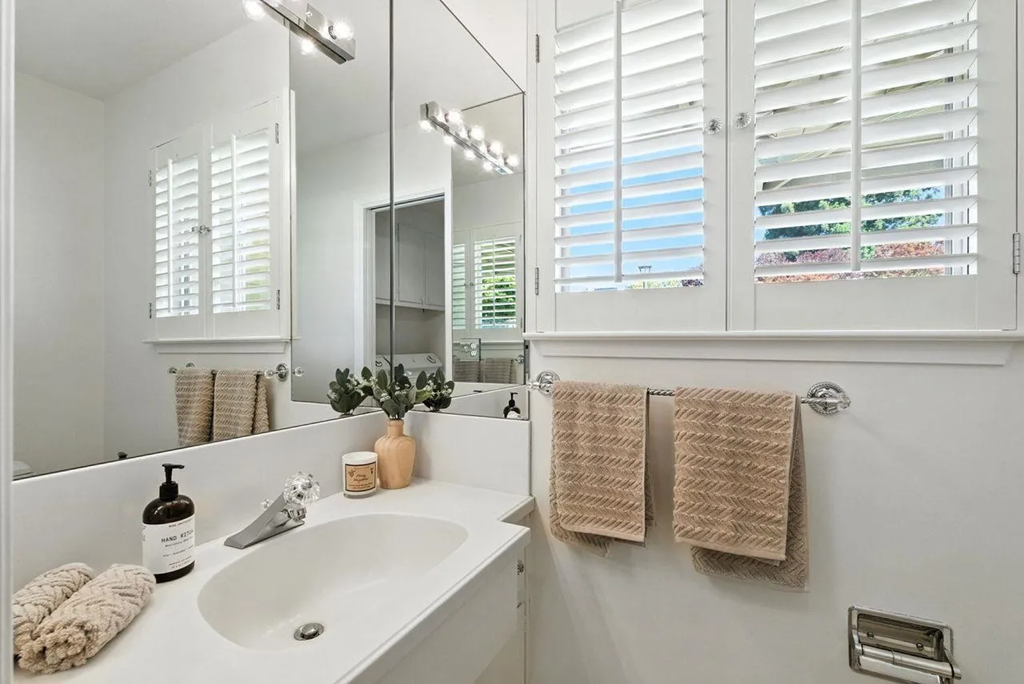 2040 Longden Cir 036.png