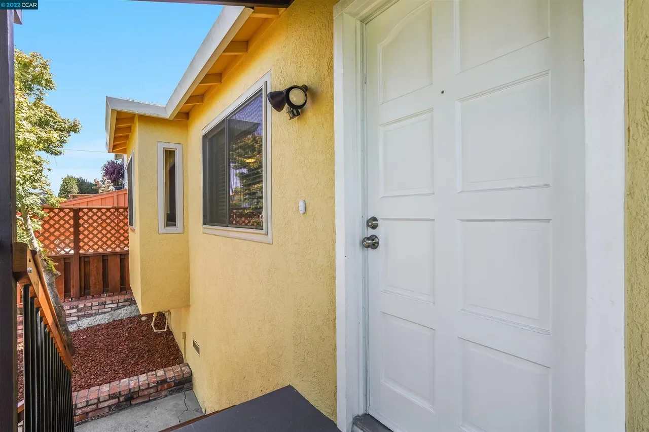 16640 Rolando Ave 012.webp