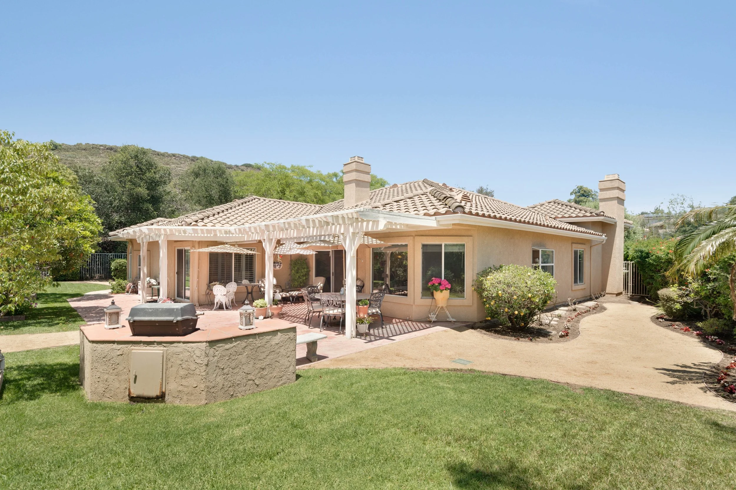 511 Meadowrun St back2.jpg