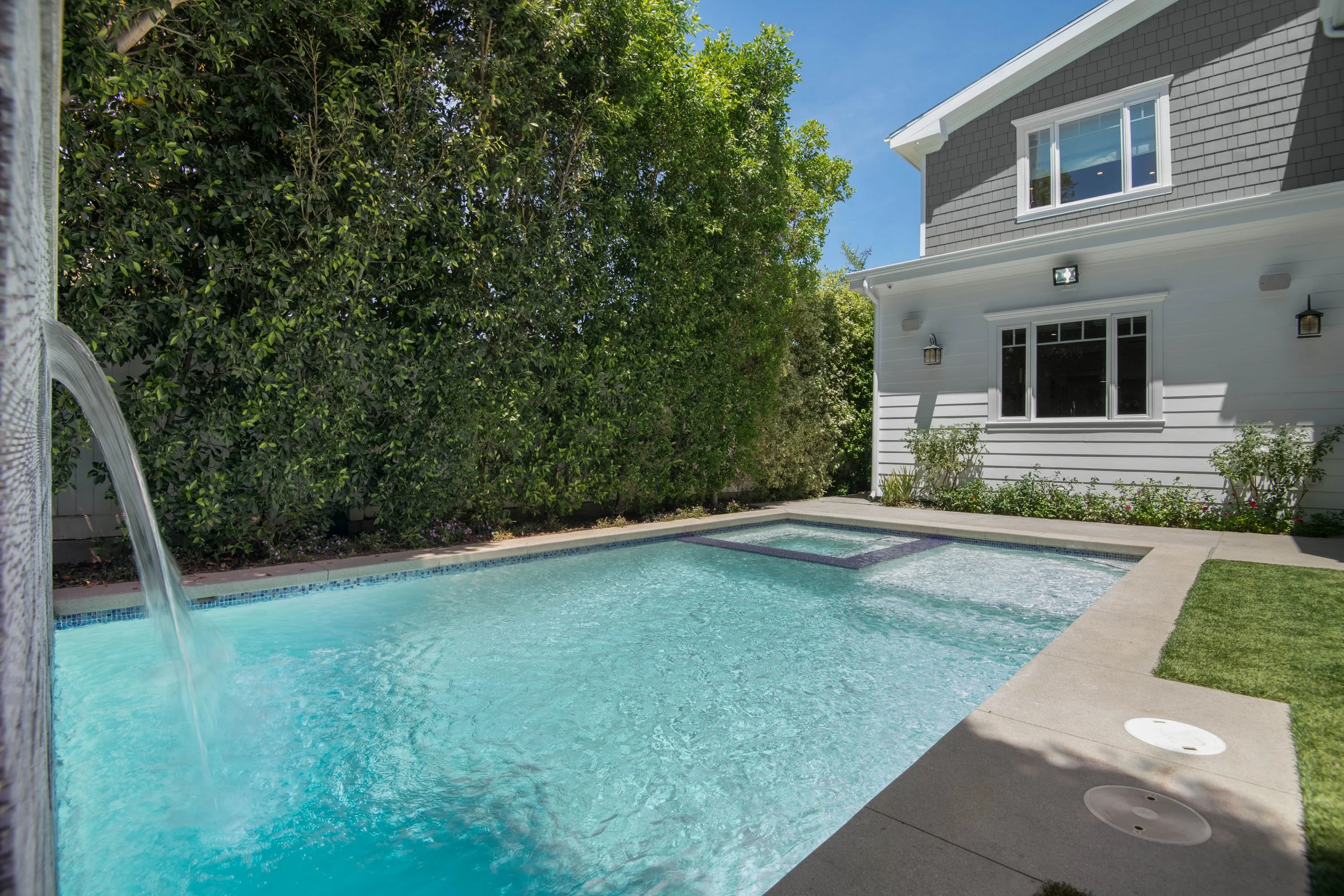 5111 Greenbush Ave back pool 1.jpg