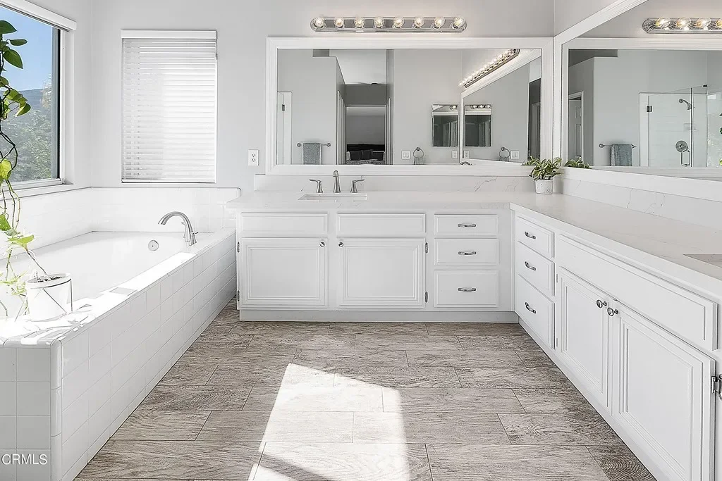 1628 Meadowglen Ct 029.webp