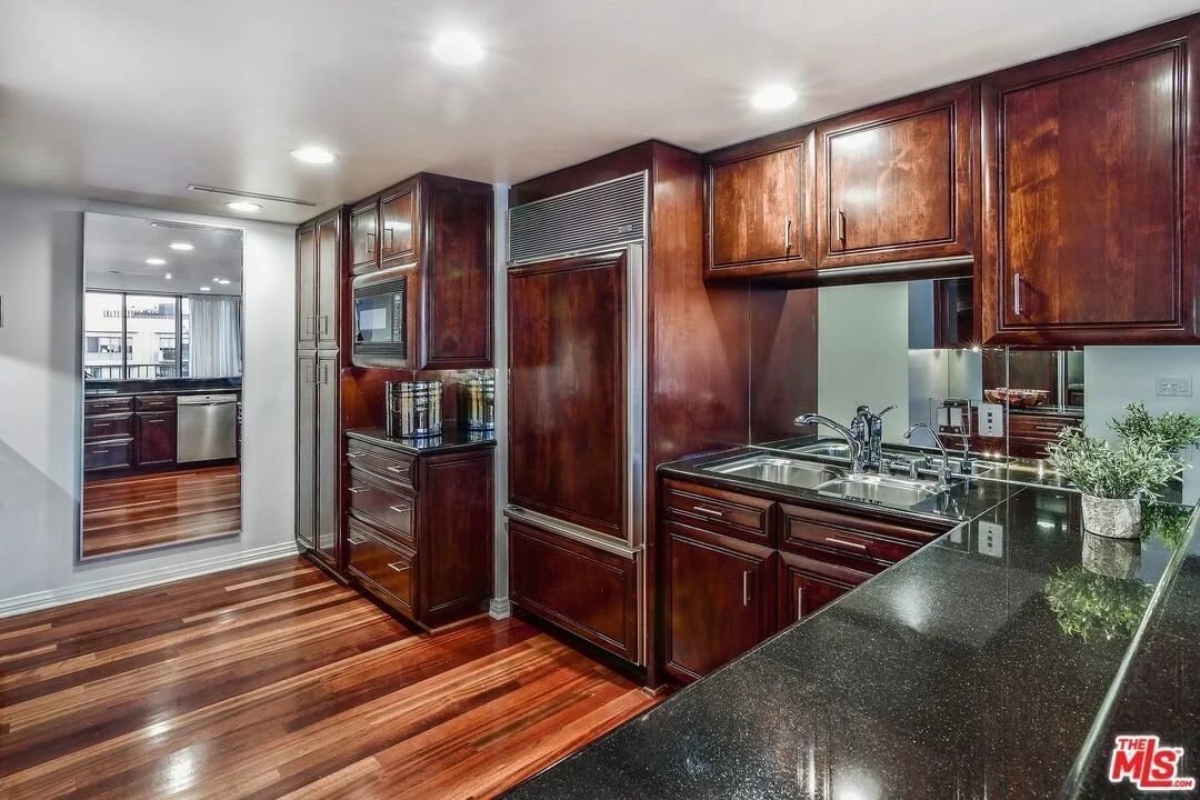 2170 Century Park East #2105 004.jpg