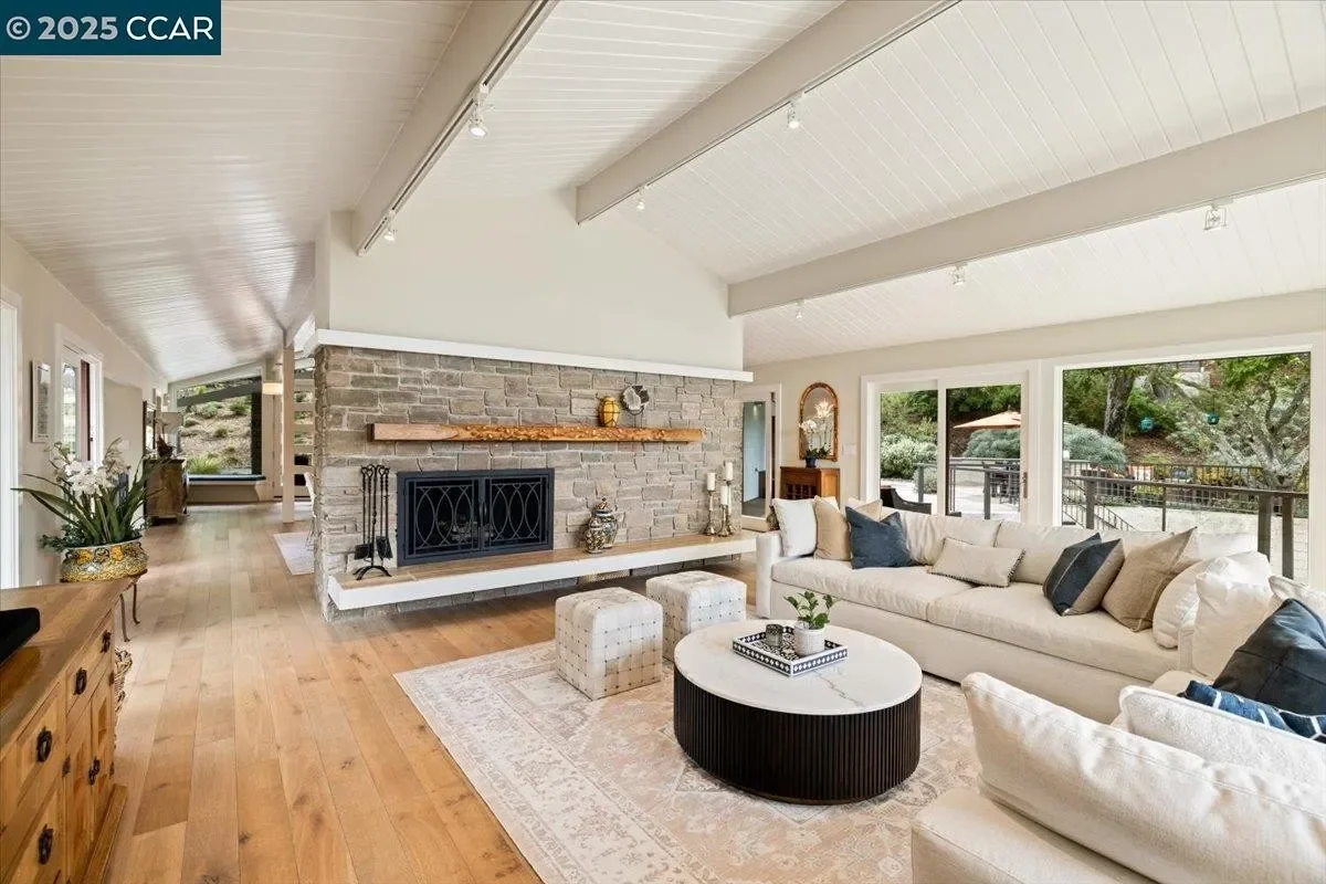 42 Crestview Dr 005.webp