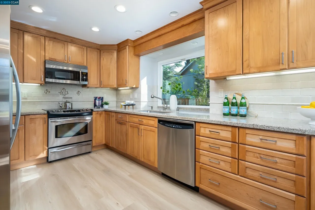 48 Longwood Ct 007.webp