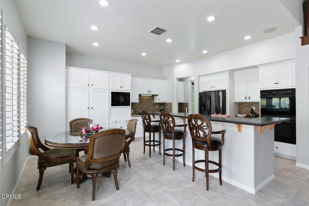 2933 Heavenly Ridge St 007.jpg