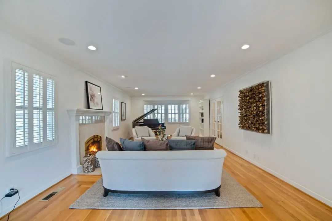 1842 University Ave 003.webp