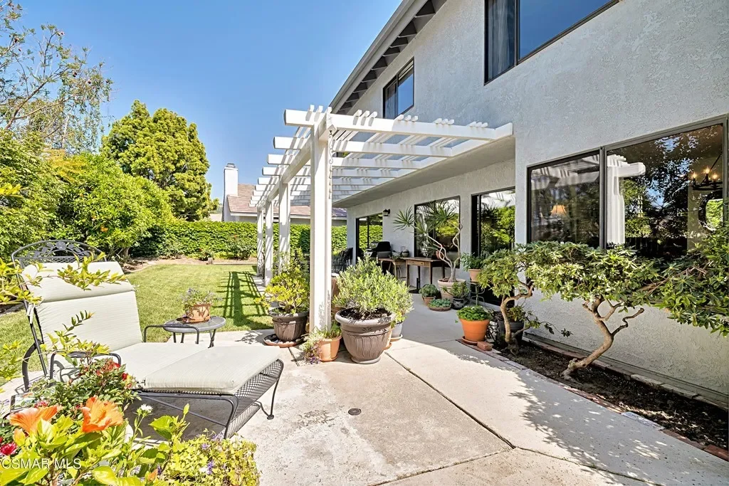 1037 Meadowcrest St 040.webp