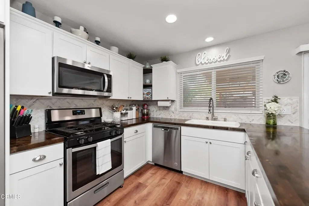 3090 Dwight Ave 013.webp