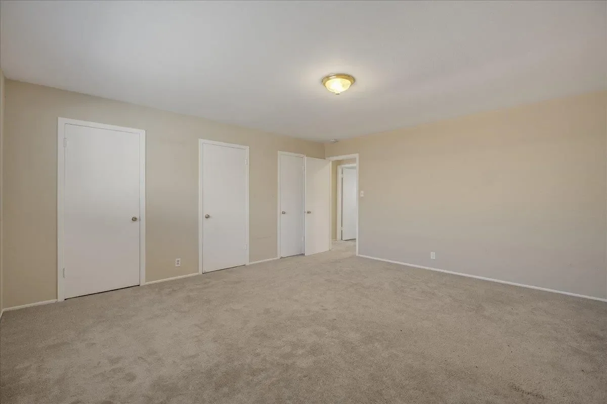 960 College Dr 018.webp