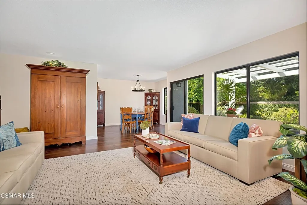 1037 Meadowcrest St 012.webp