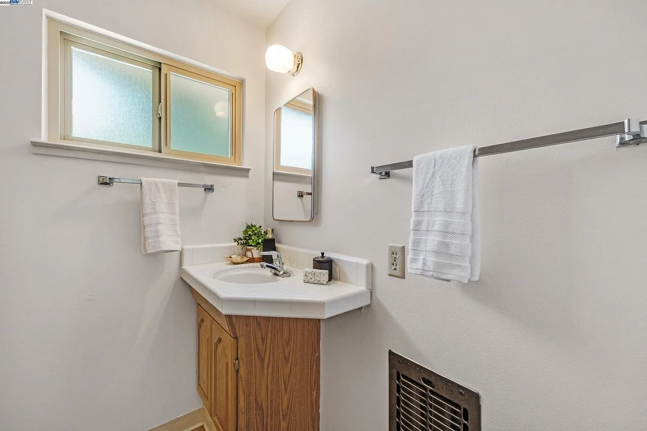 3962 Fordham Way 028.jpg