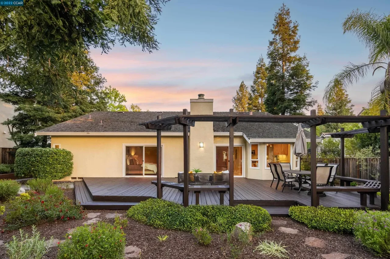 48 Longwood Ct 024.webp