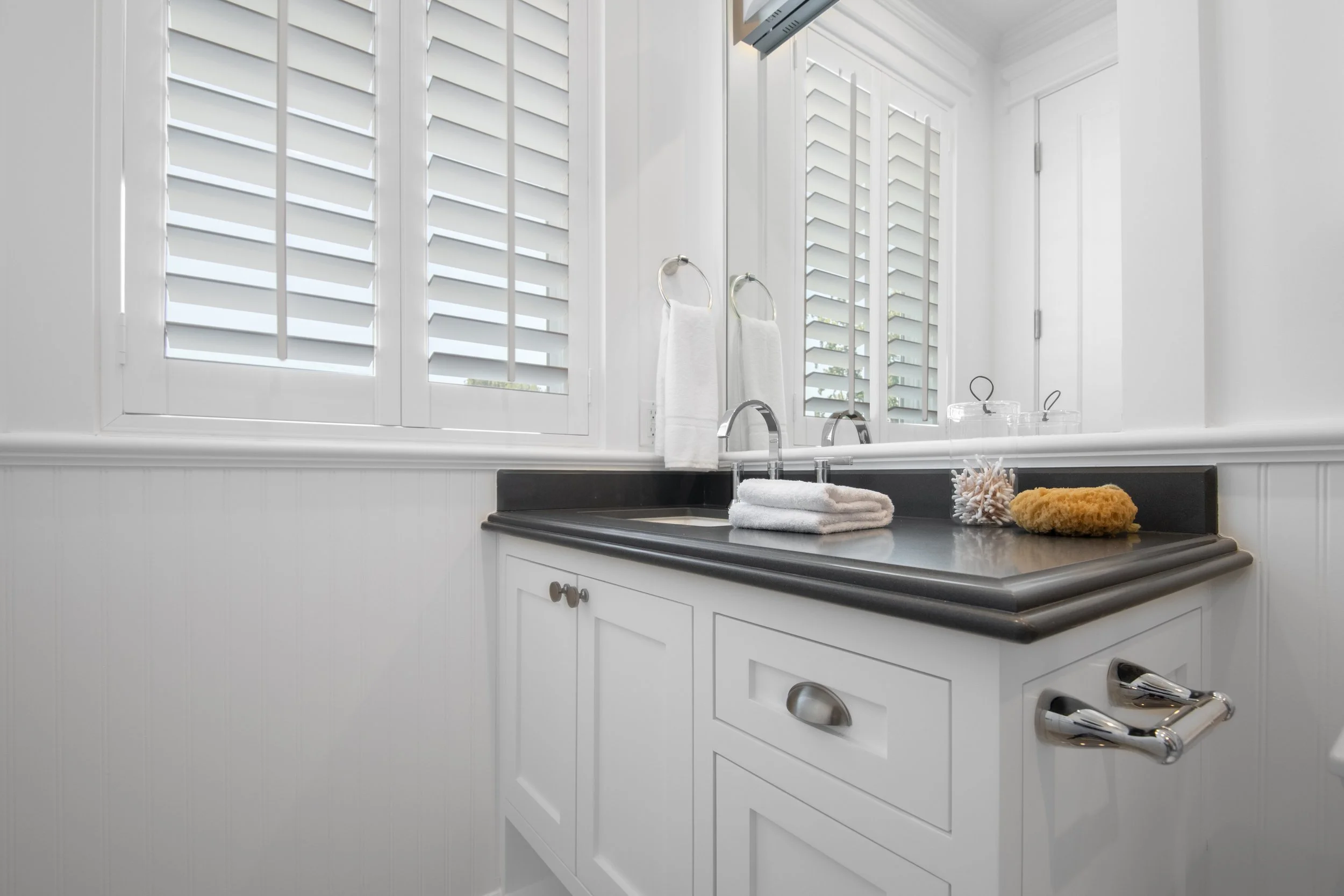 5111 Greenbush Ave bath 5.jpg