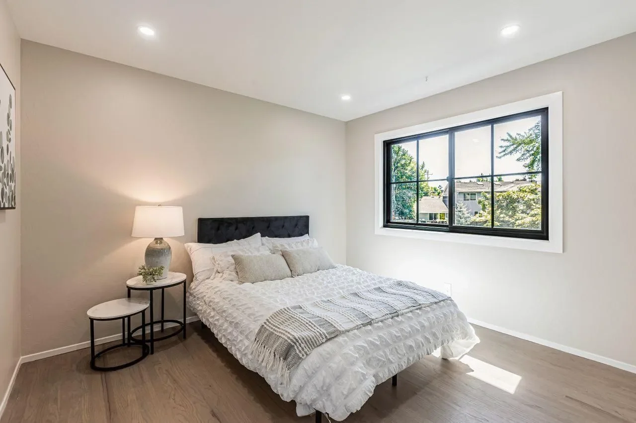 2556 Diericx Dr 028.webp