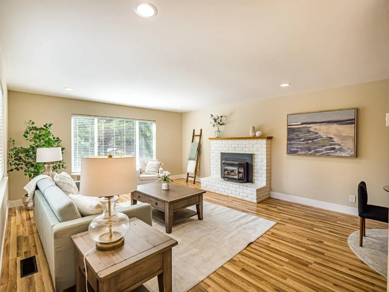 836 Seacliff Dr 002.webp