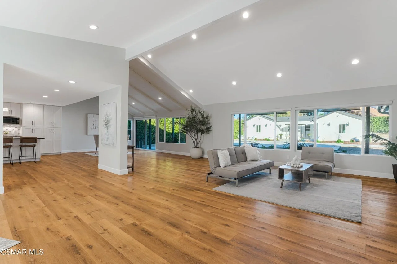 568 Bristol Ave 009.jpg