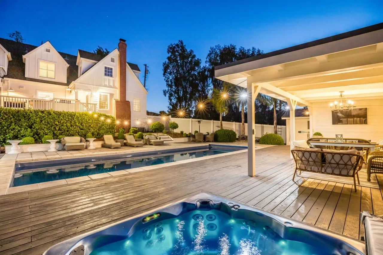 16466 Bonnie Ln 068.webp