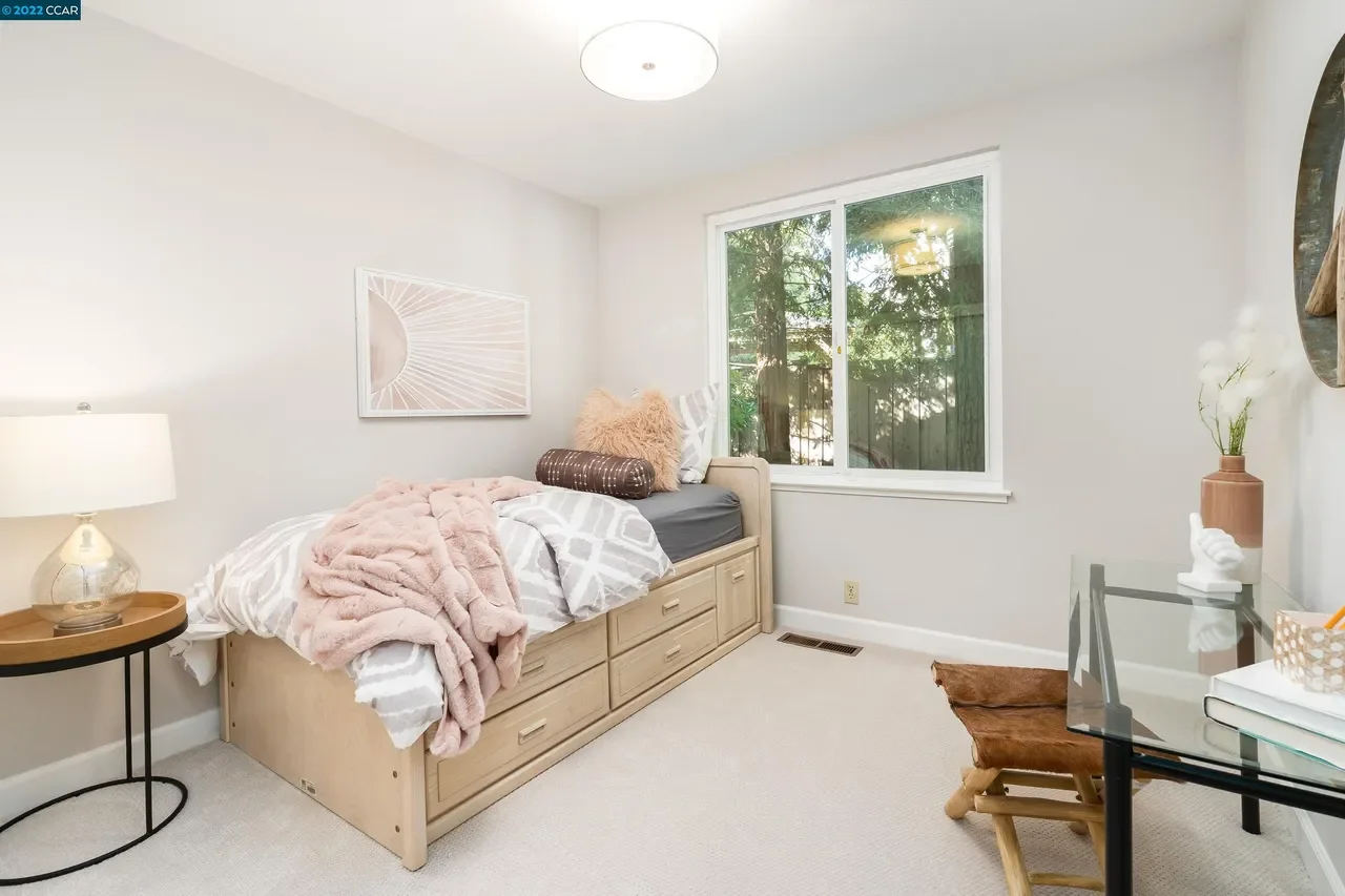 48 Longwood Ct 016.webp