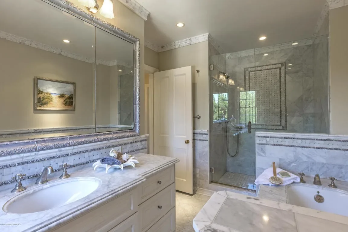 1351 Bedford Rd 020.webp