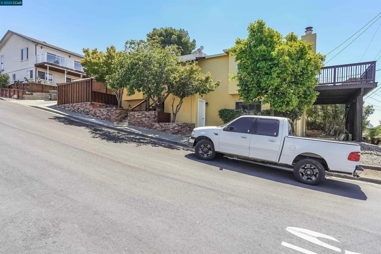 16640 Rolando Ave 006.webp