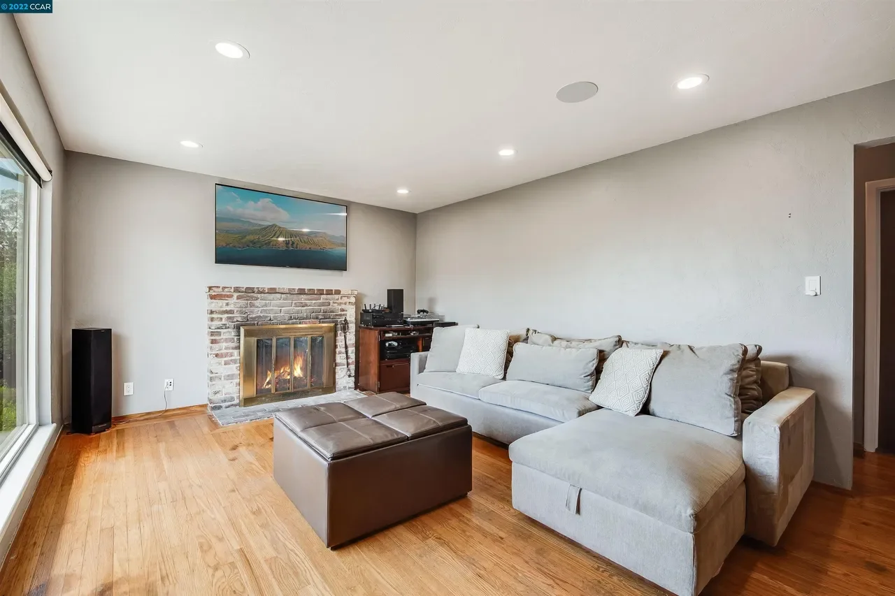 7816 Hillmont Dr 007.webp