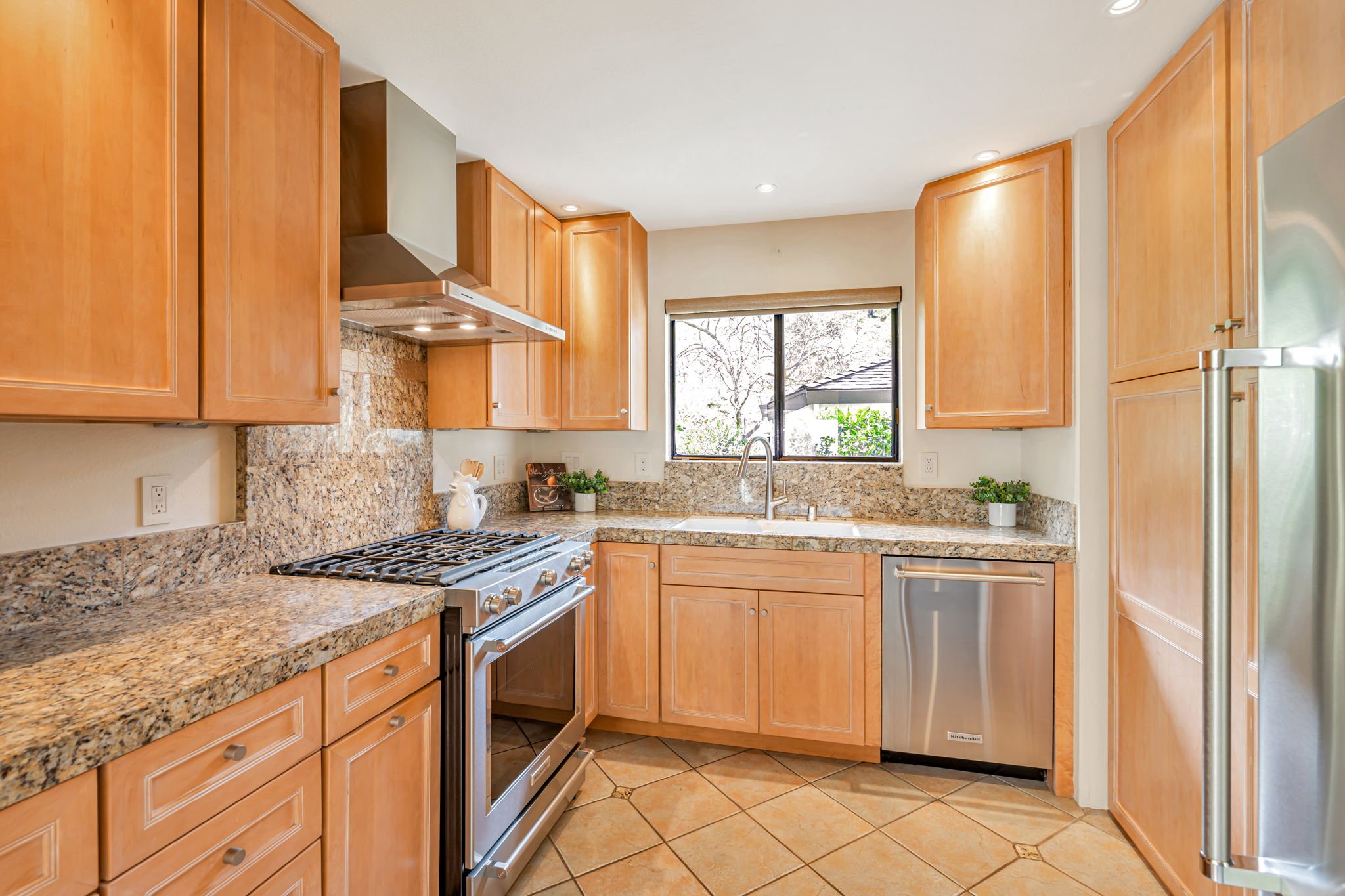 16-web-or-mls-9-newcastle-ct.jpg